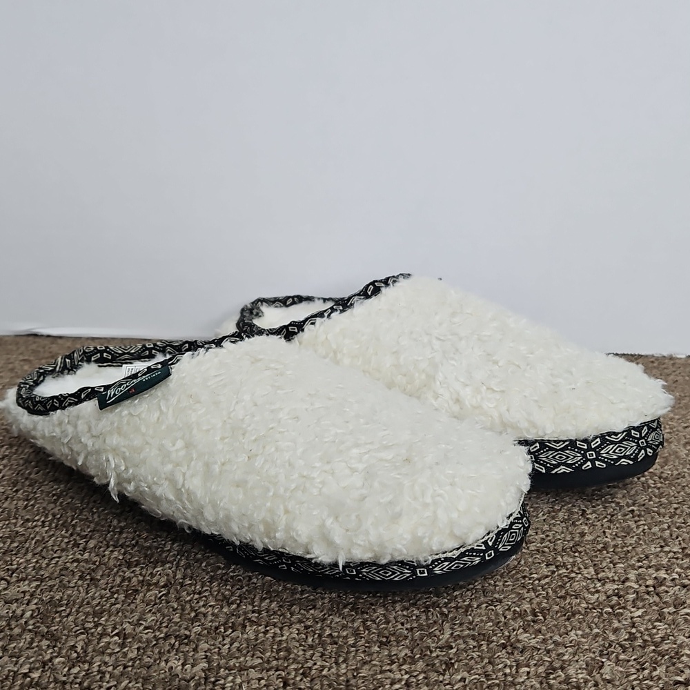Woolrich White Fluffy Fleece Slippers Sz 7 Womens